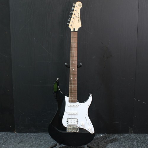 Yamaha pacifica 012 black - yamaha,